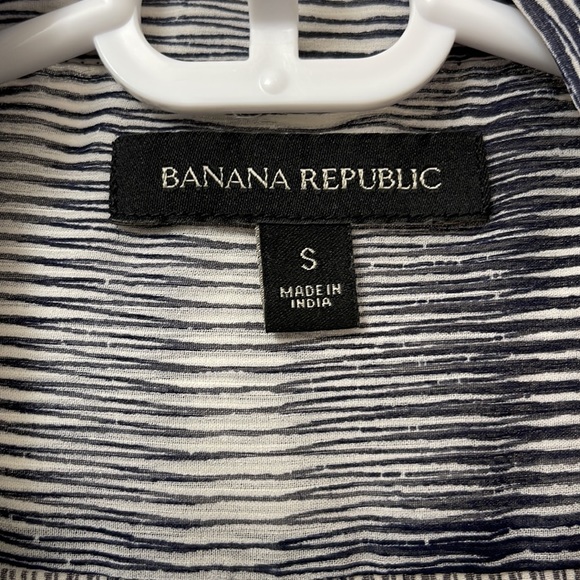 Banana Republic Sheet Button Down Top with Frill Design on Front - Picture 5 of 5